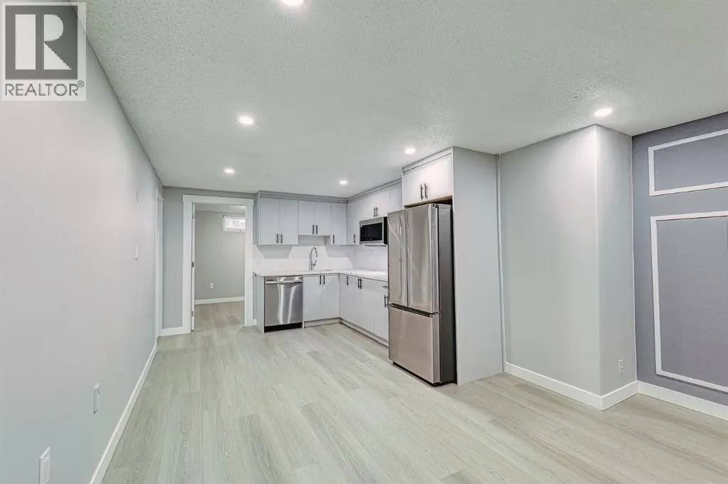 24 Rundleson Way NE