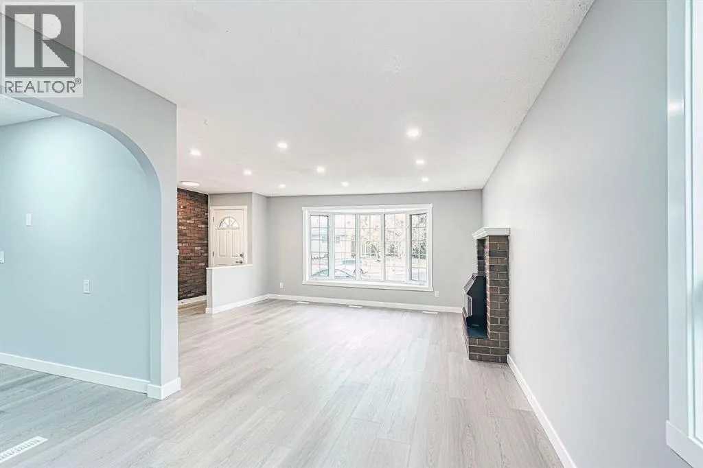 24 Rundleson Way NE