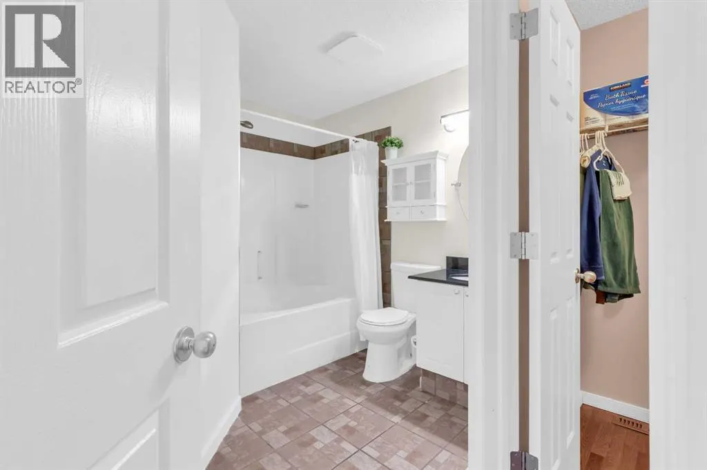 187 Citadel Meadow Grove NW