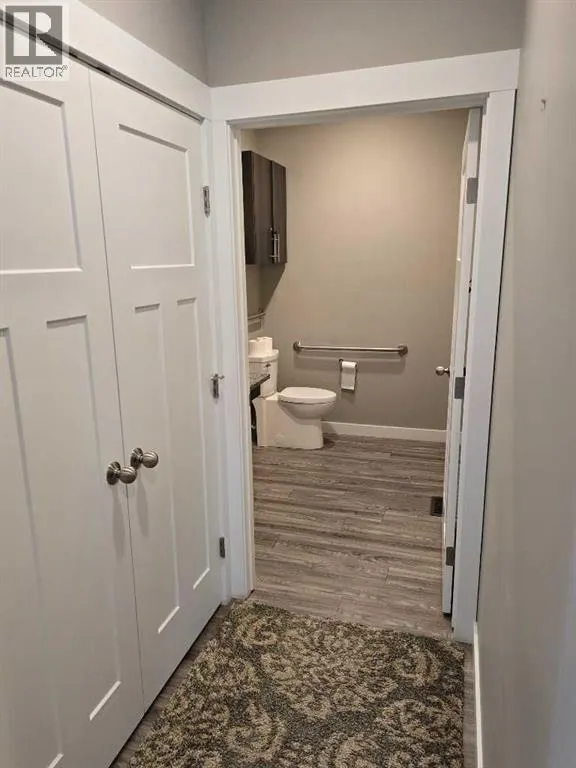 201, 110 Pelican Place