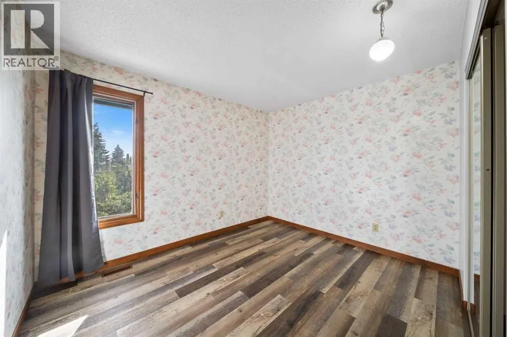 36 Strathlorne Crescent SW