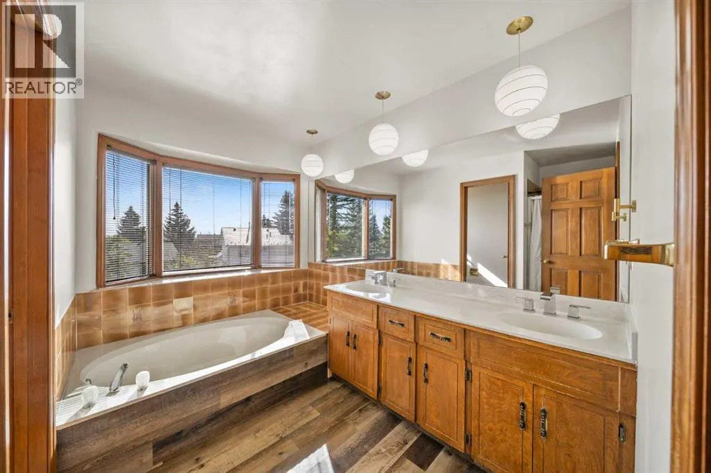 36 Strathlorne Crescent SW