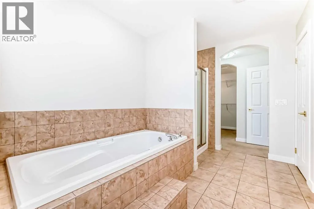210 Copperleaf Bay SE