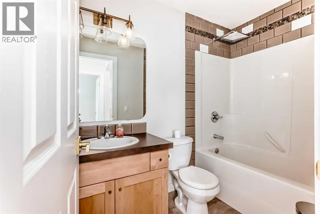 210 Copperleaf Bay SE