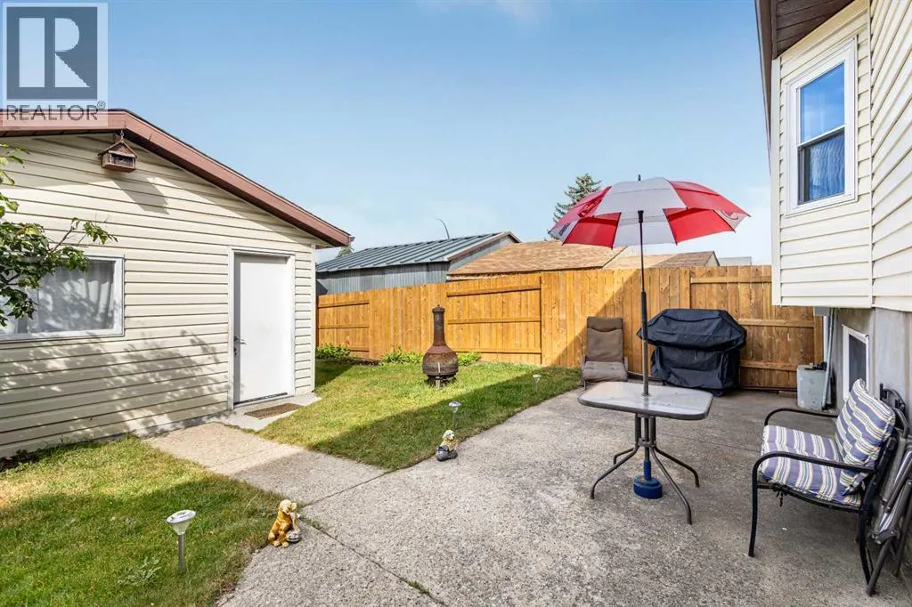 211 Abalone Place NE