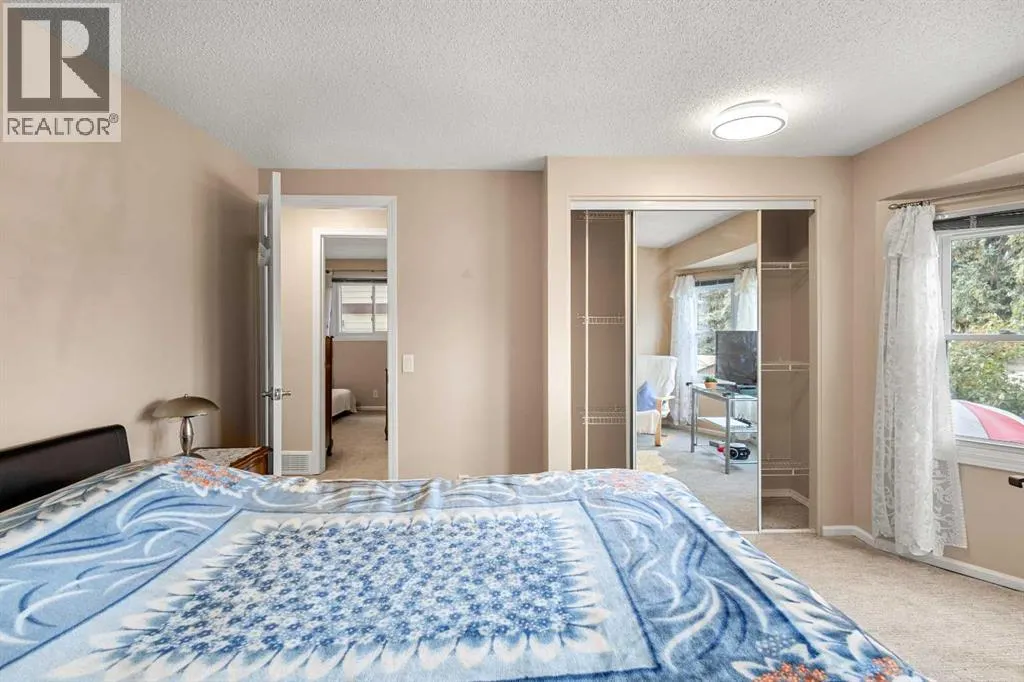 211 Abalone Place NE