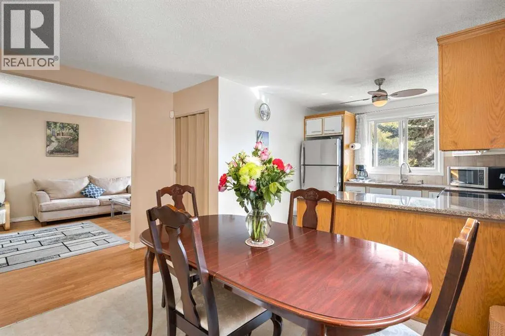 211 Abalone Place NE