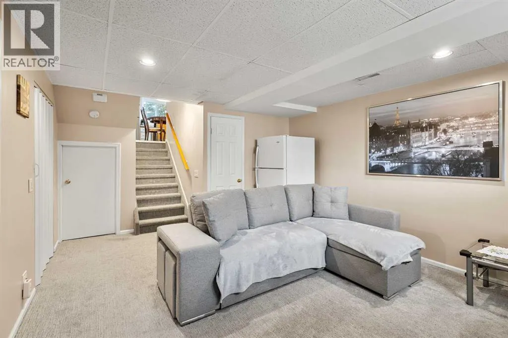 211 Abalone Place NE