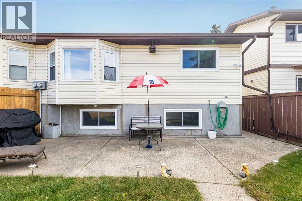 211 Abalone Place NE