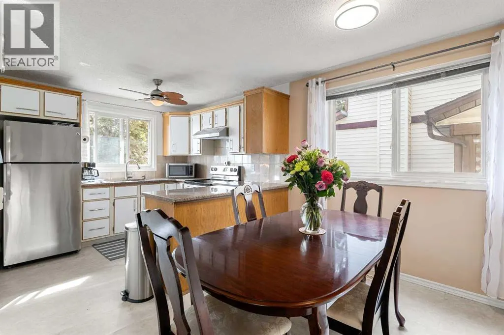 211 Abalone Place NE