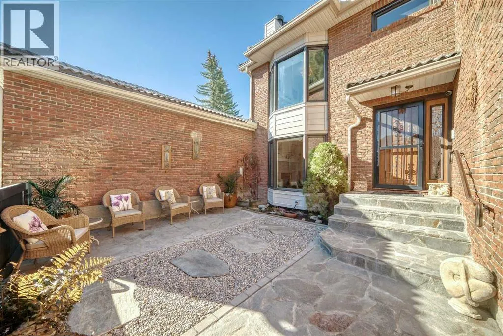 9, 35 Oakmount Court SW