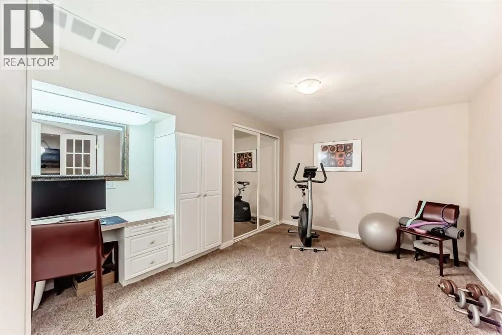 9, 35 Oakmount Court SW