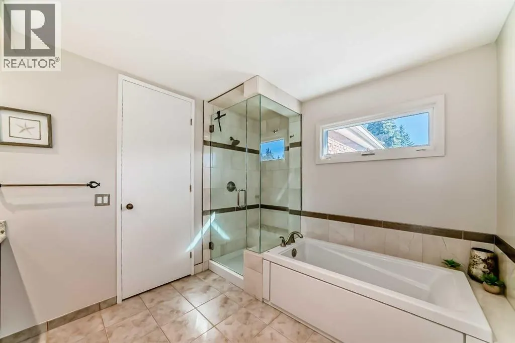 9, 35 Oakmount Court SW