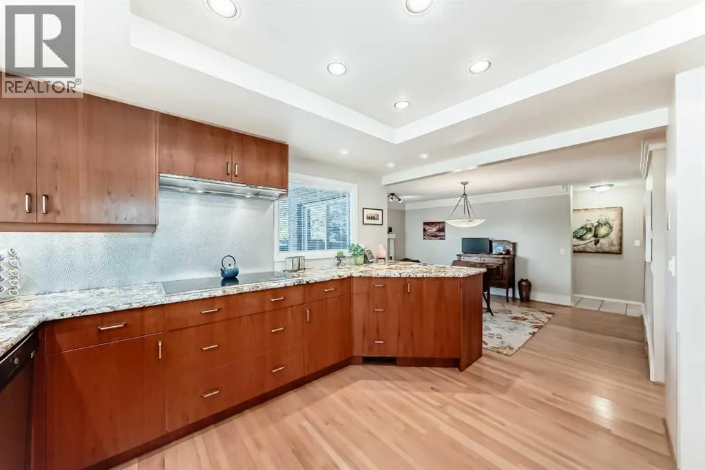 9, 35 Oakmount Court SW
