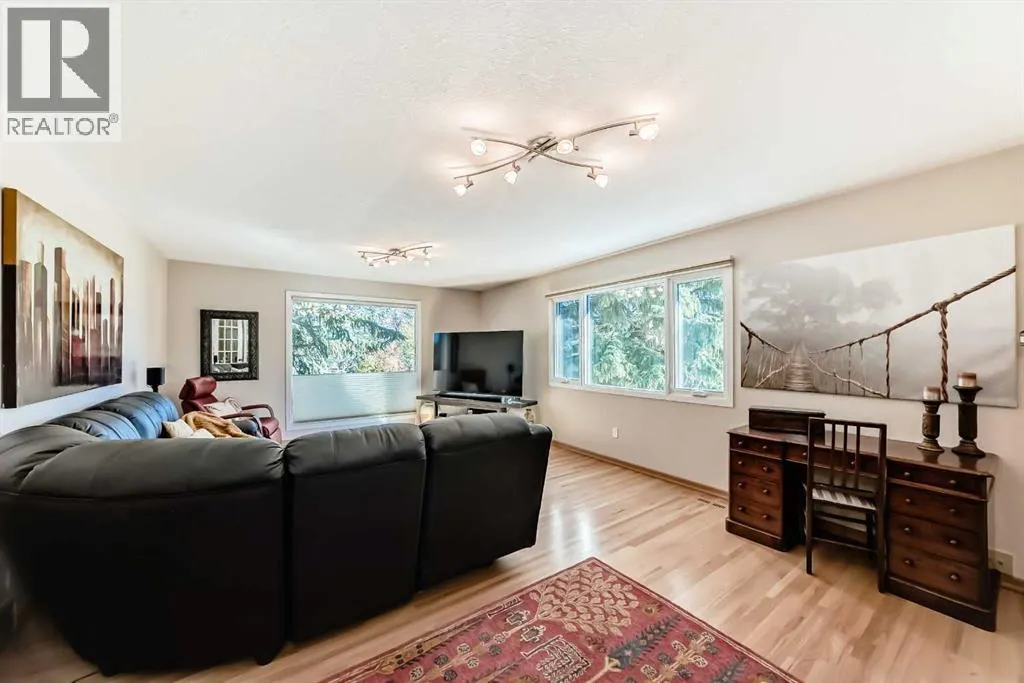 9, 35 Oakmount Court SW
