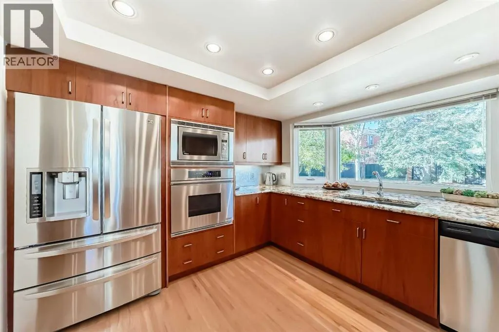 9, 35 Oakmount Court SW