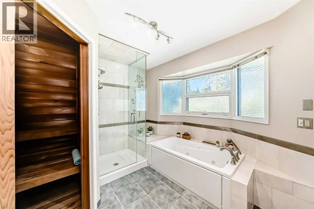 9, 35 Oakmount Court SW