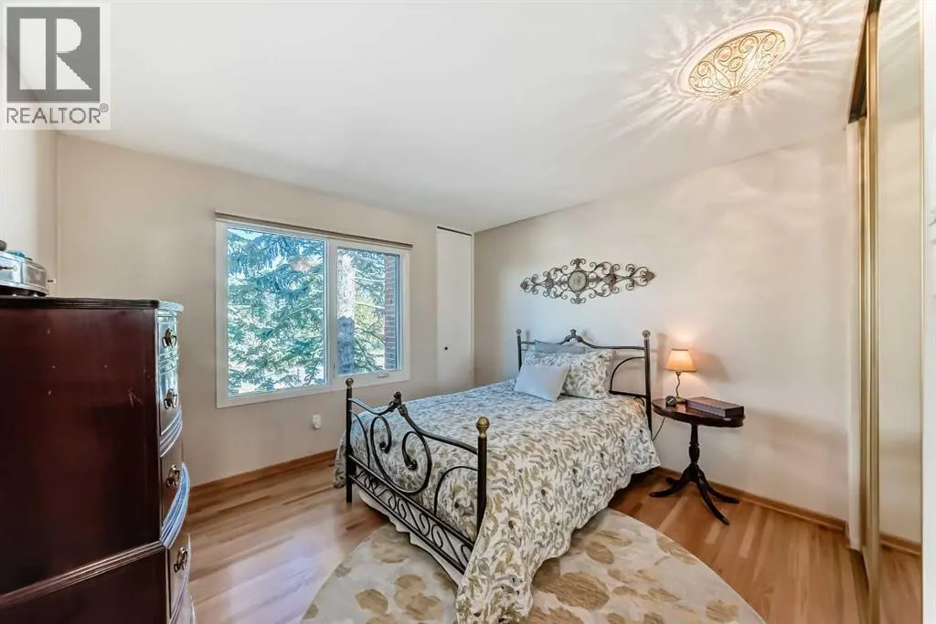 9, 35 Oakmount Court SW
