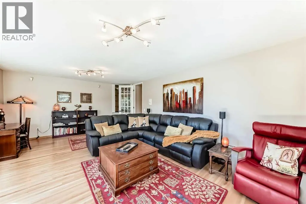 9, 35 Oakmount Court SW