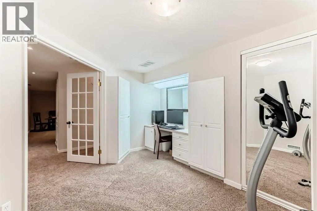 9, 35 Oakmount Court SW