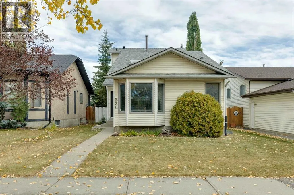 236 Hawkwood Boulevard NW