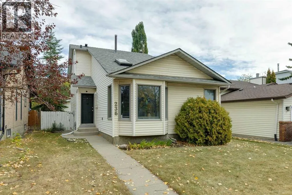 236 Hawkwood Boulevard NW