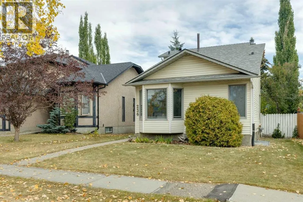 236 Hawkwood Boulevard NW