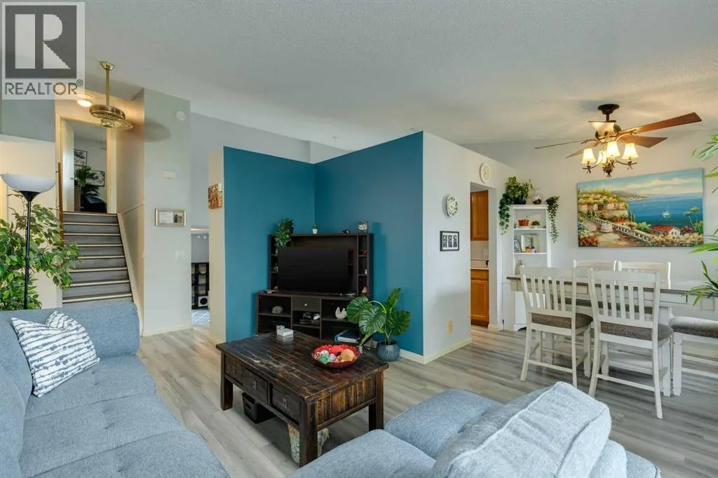 236 Hawkwood Boulevard NW