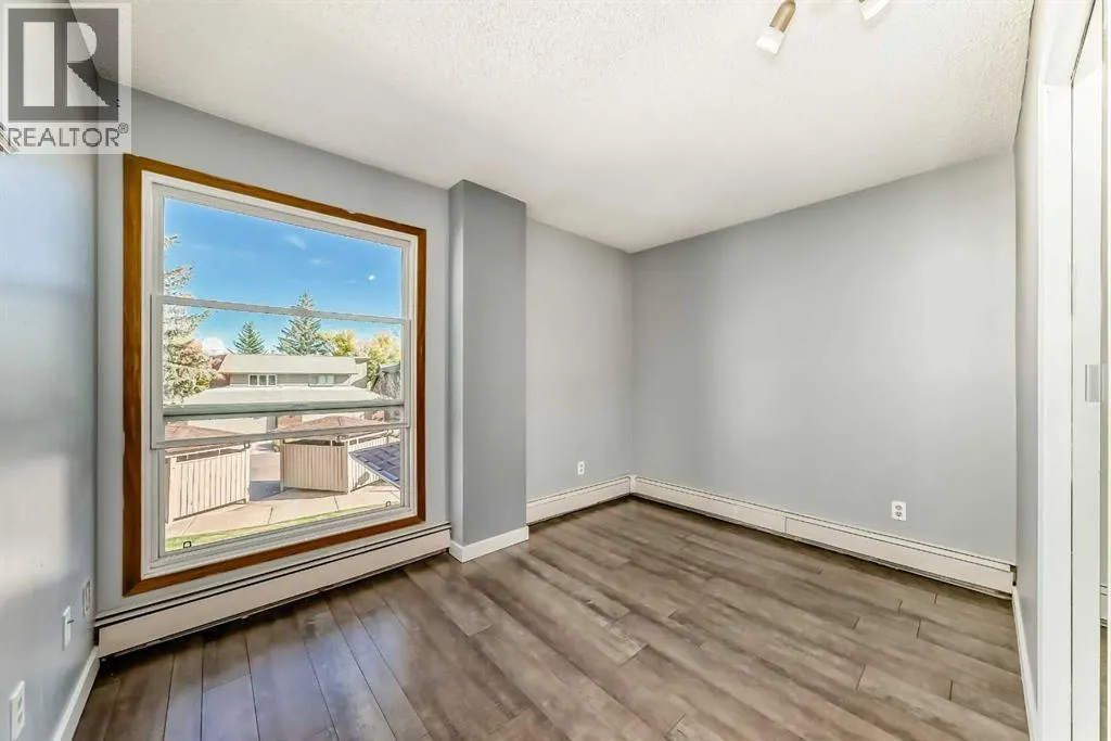 324, 860 Midridge Drive SE