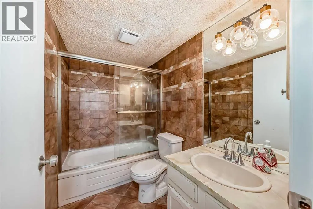 324, 860 Midridge Drive SE