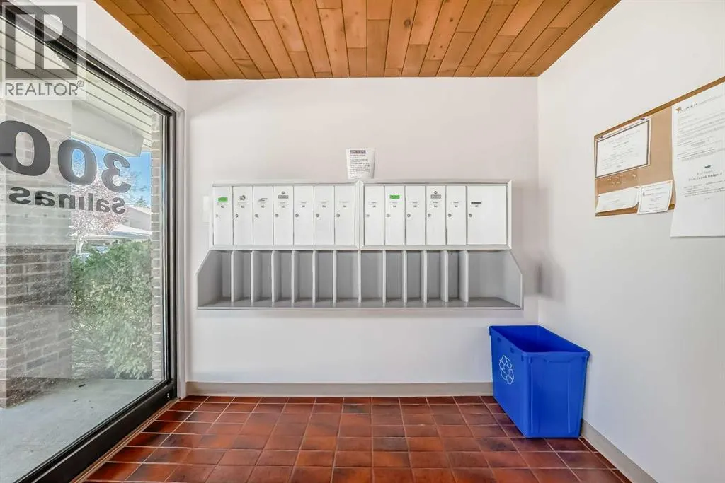 324, 860 Midridge Drive SE