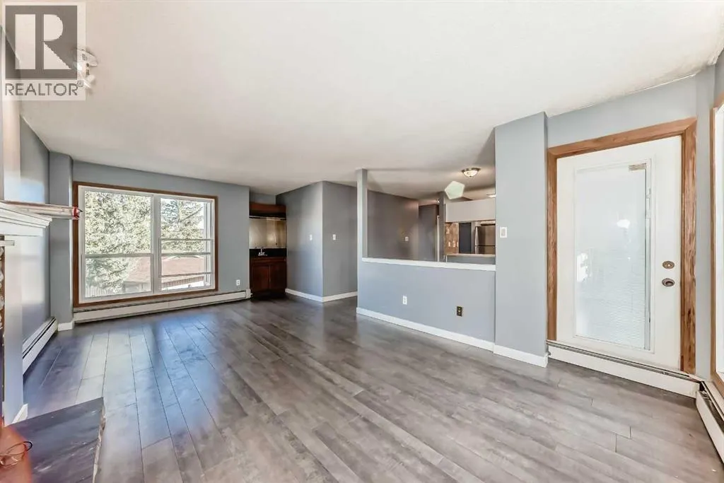 324, 860 Midridge Drive SE