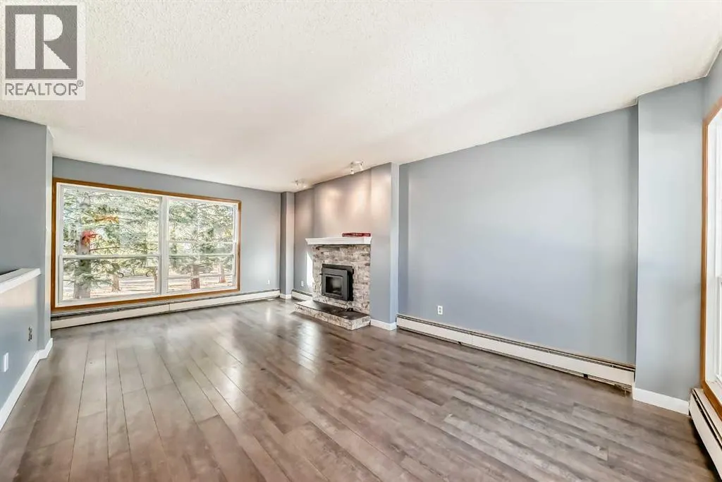324, 860 Midridge Drive SE