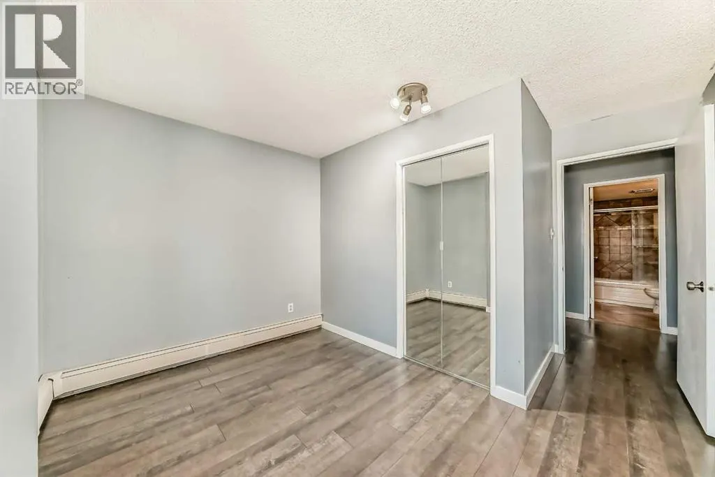 324, 860 Midridge Drive SE