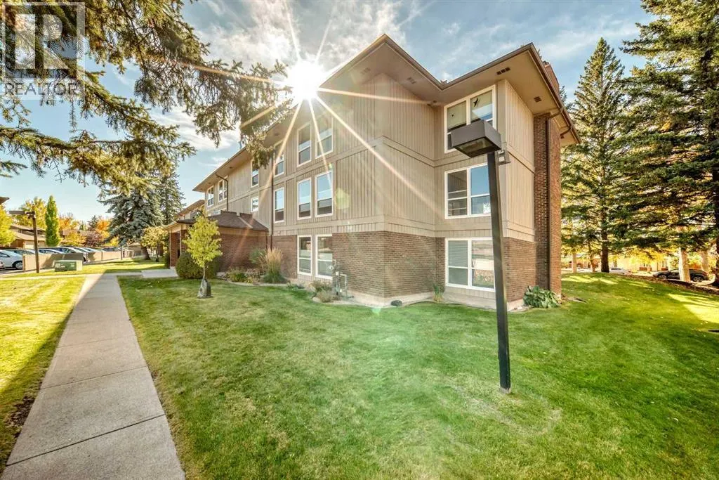 324, 860 Midridge Drive SE