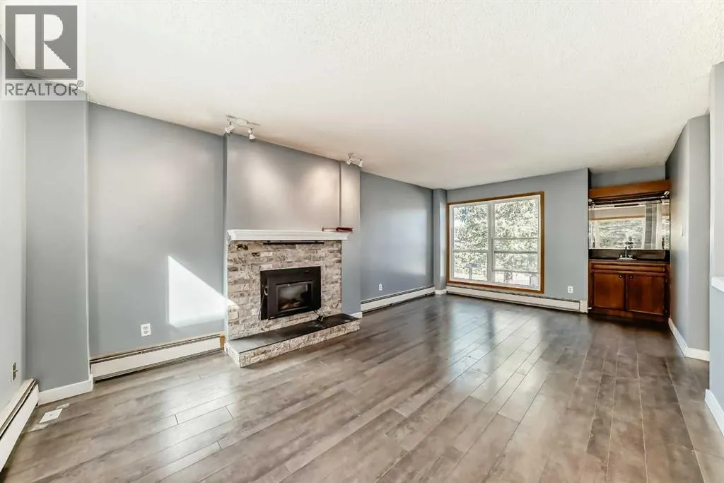 324, 860 Midridge Drive SE