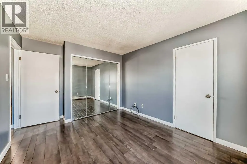 324, 860 Midridge Drive SE