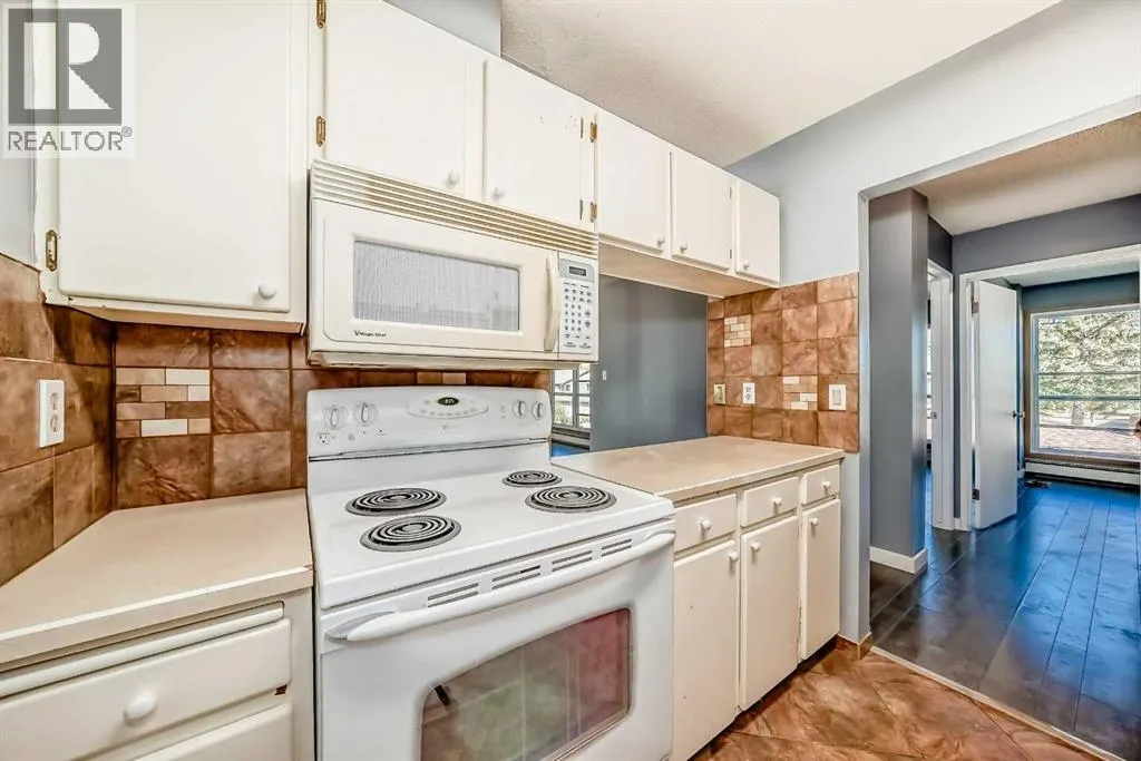 324, 860 Midridge Drive SE