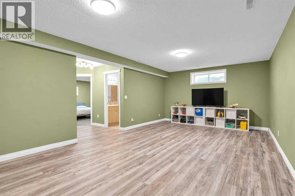 138 Panamount Gardens NW