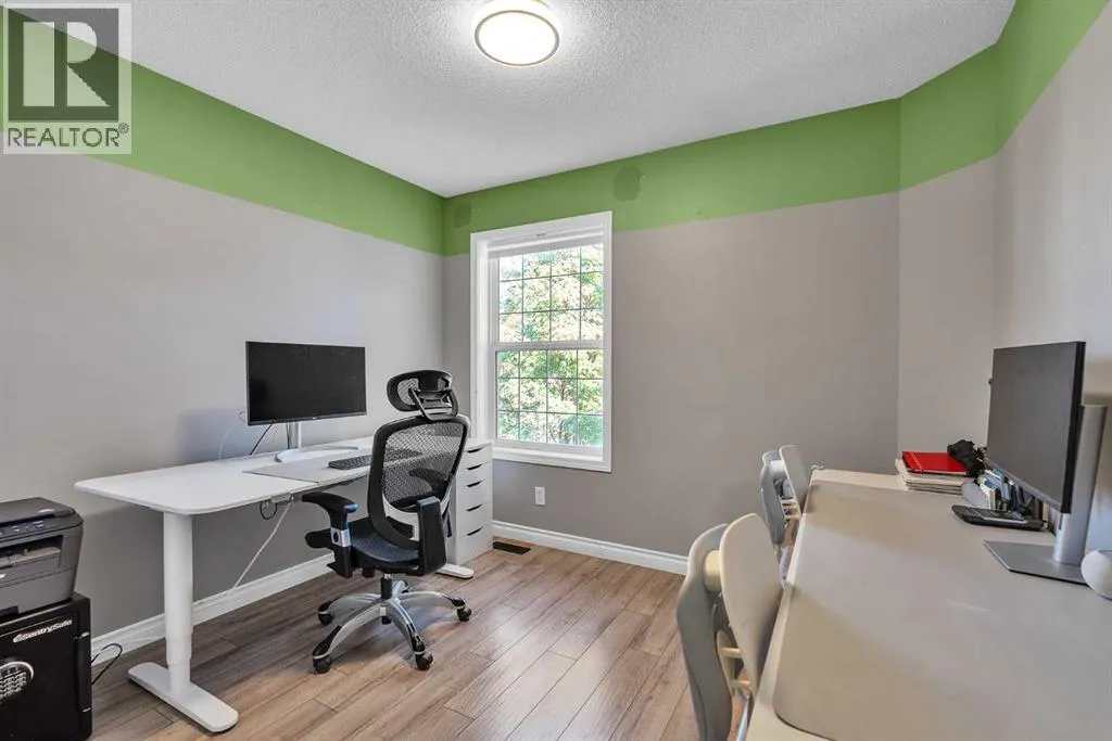 138 Panamount Gardens NW