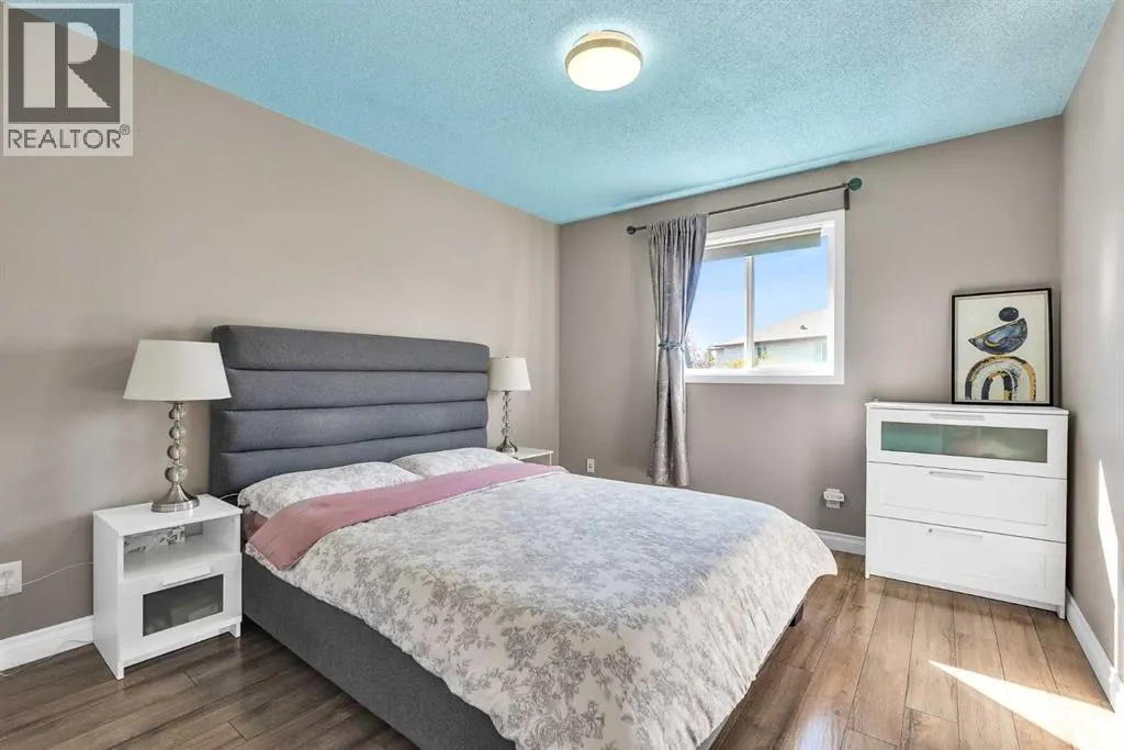 138 Panamount Gardens NW
