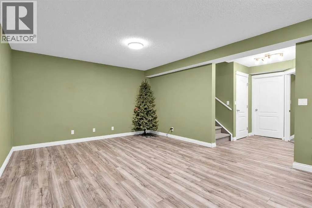 138 Panamount Gardens NW