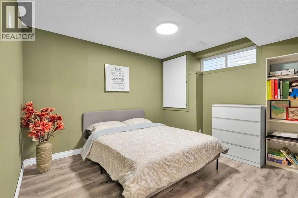 138 Panamount Gardens NW