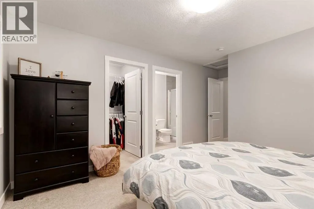 1136 MIDTOWN Lane SW