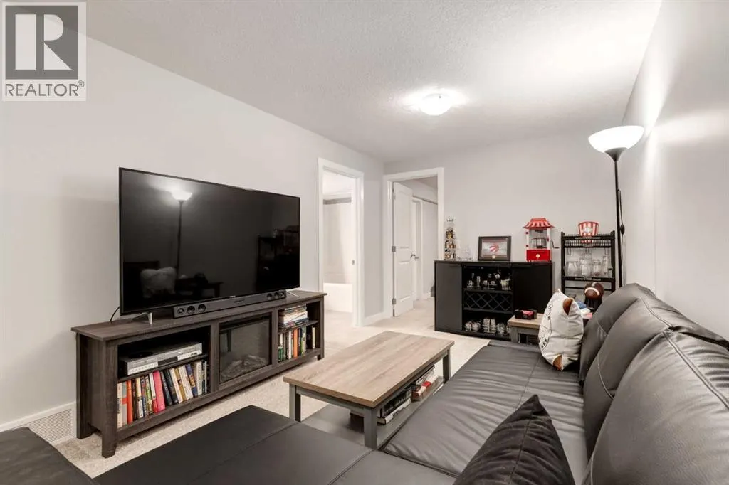 1136 MIDTOWN Lane SW