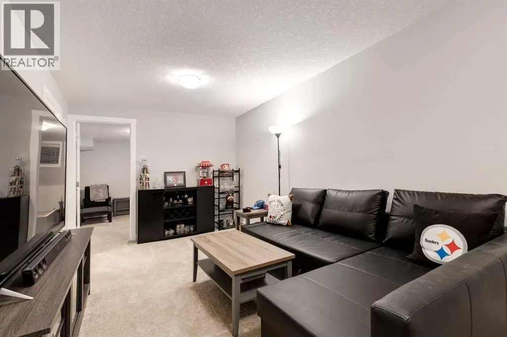 1136 MIDTOWN Lane SW