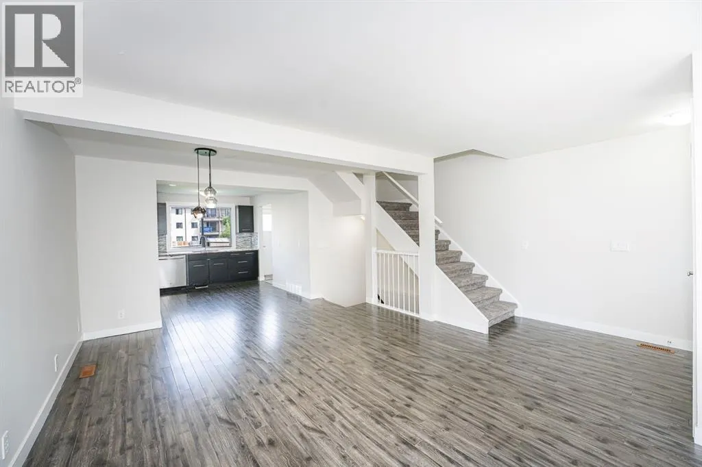343 Falshire Way NE