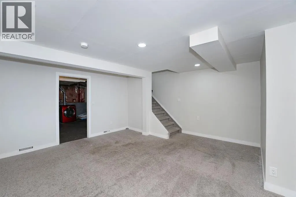 343 Falshire Way NE