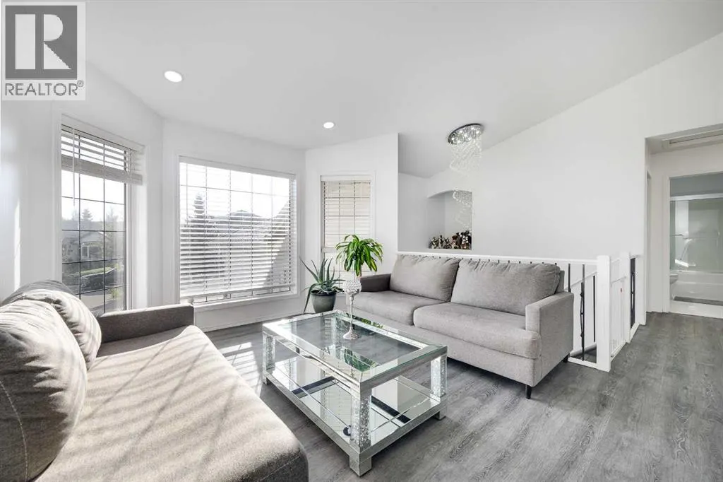 44 Parkside Crescent