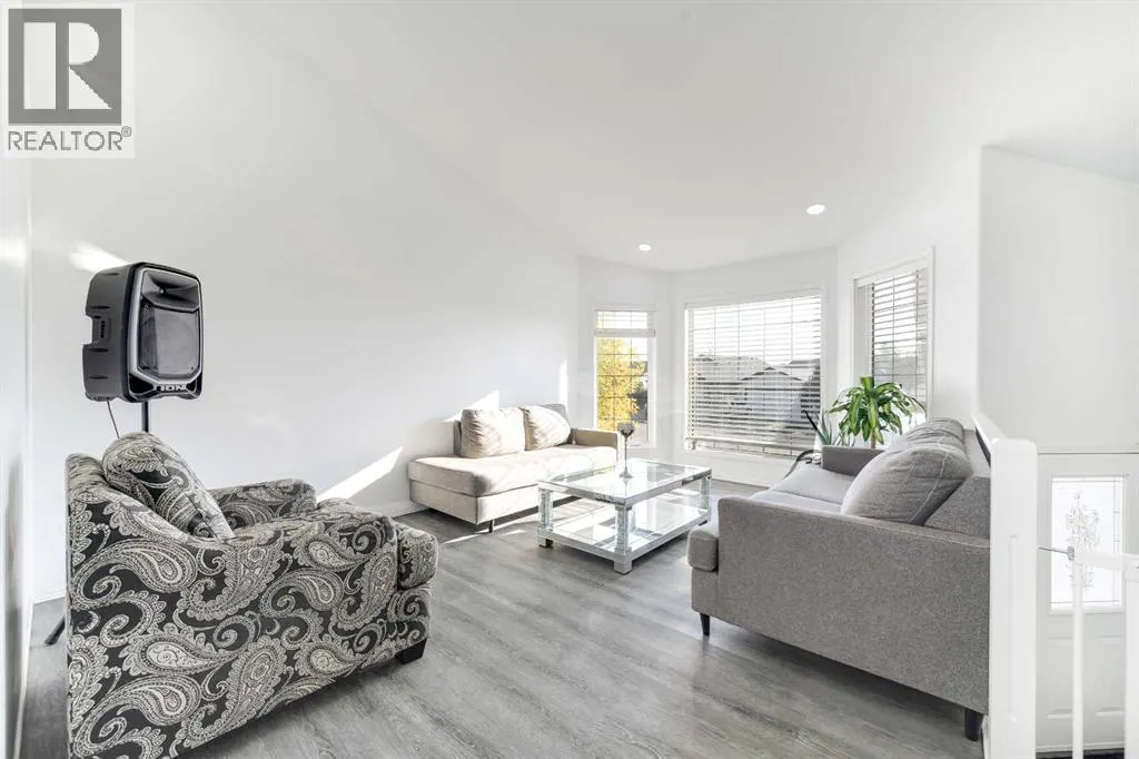 44 Parkside Crescent